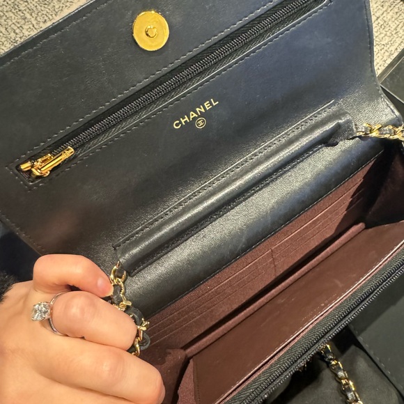 Chanel classic wallet on chain with gold hardware - Picture 7 of 10